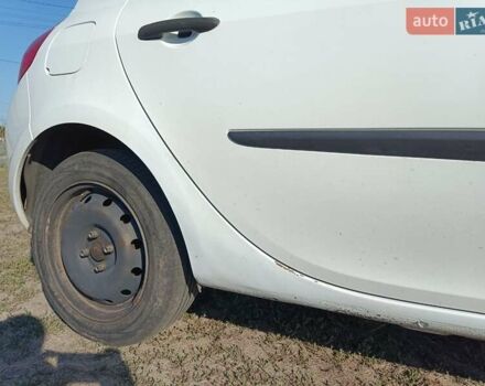 Білий Рено Кліо, об'ємом двигуна 1.5 л та пробігом 270 тис. км за 3950 $, фото 6 на Automoto.ua