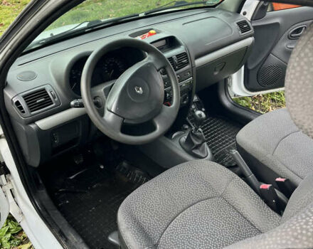 Белый Рено Клио, объемом двигателя 1.15 л и пробегом 213 тыс. км за 2600 $, фото 6 на Automoto.ua