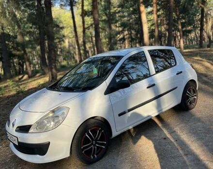 Білий Рено Кліо, об'ємом двигуна 1.46 л та пробігом 272 тис. км за 3700 $, фото 1 на Automoto.ua