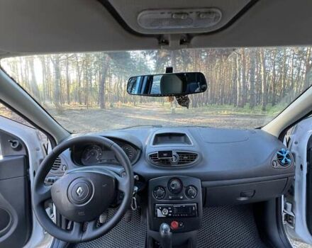 Белый Рено Клио, объемом двигателя 1.46 л и пробегом 275 тыс. км за 4200 $, фото 9 на Automoto.ua