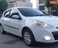 Белый Рено Клио, объемом двигателя 1.5 л и пробегом 310 тыс. км за 5000 $, фото 1 на Automoto.ua