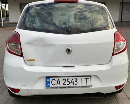 Белый Рено Клио, объемом двигателя 1.46 л и пробегом 249 тыс. км за 5200 $, фото 2 на Automoto.ua