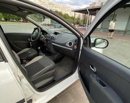 Белый Рено Клио, объемом двигателя 1.46 л и пробегом 249 тыс. км за 5200 $, фото 13 на Automoto.ua