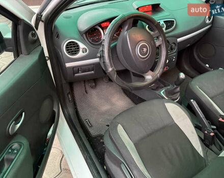 Білий Рено Кліо, об'ємом двигуна 1.46 л та пробігом 260 тис. км за 5500 $, фото 21 на Automoto.ua