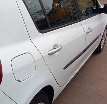 Белый Рено Клио, объемом двигателя 1.5 л и пробегом 290 тыс. км за 5600 $, фото 3 на Automoto.ua