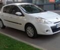 Белый Рено Клио, объемом двигателя 1.5 л и пробегом 310 тыс. км за 5000 $, фото 3 на Automoto.ua