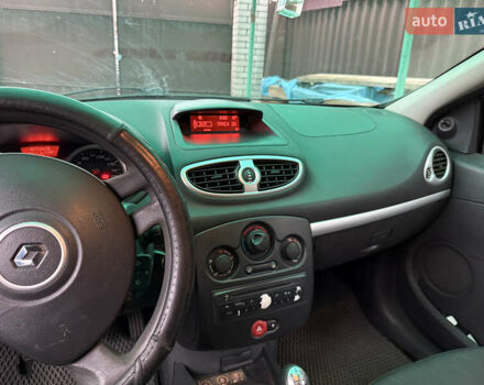 Білий Рено Кліо, об'ємом двигуна 1.46 л та пробігом 260 тис. км за 5500 $, фото 17 на Automoto.ua