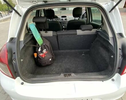 Белый Рено Клио, объемом двигателя 1.46 л и пробегом 249 тыс. км за 5200 $, фото 16 на Automoto.ua