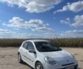 Белый Рено Клио, объемом двигателя 1.5 л и пробегом 380 тыс. км за 4918 $, фото 1 на Automoto.ua