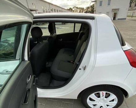 Белый Рено Клио, объемом двигателя 1.46 л и пробегом 249 тыс. км за 5200 $, фото 11 на Automoto.ua