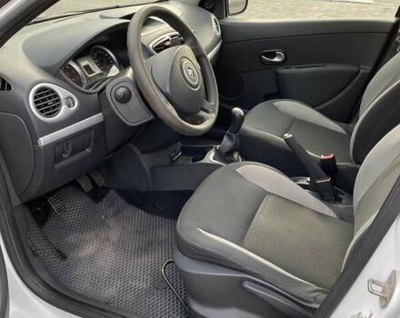 Белый Рено Клио, объемом двигателя 1.46 л и пробегом 249 тыс. км за 5200 $, фото 8 на Automoto.ua