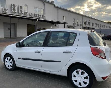 Белый Рено Клио, объемом двигателя 1.46 л и пробегом 249 тыс. км за 5200 $, фото 6 на Automoto.ua