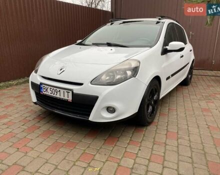 Белый Рено Клио, объемом двигателя 1.5 л и пробегом 234 тыс. км за 5000 $, фото 1 на Automoto.ua