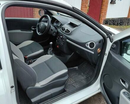 Білий Рено Кліо, об'ємом двигуна 1.46 л та пробігом 225 тис. км за 4600 $, фото 5 на Automoto.ua