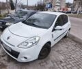 Белый Рено Клио, объемом двигателя 1.5 л и пробегом 350 тыс. км за 4700 $, фото 1 на Automoto.ua