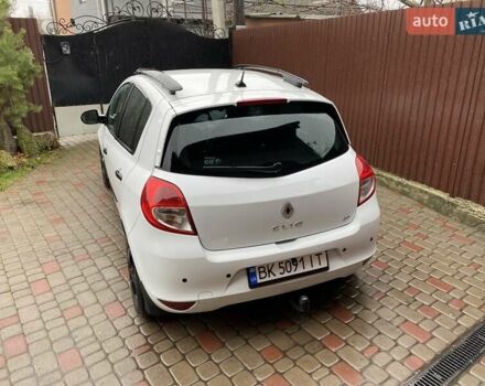 Белый Рено Клио, объемом двигателя 1.5 л и пробегом 234 тыс. км за 5000 $, фото 5 на Automoto.ua