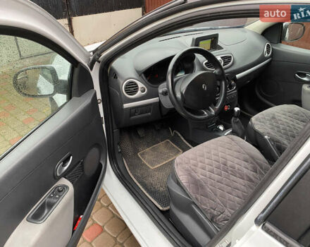 Белый Рено Клио, объемом двигателя 1.5 л и пробегом 234 тыс. км за 5000 $, фото 9 на Automoto.ua