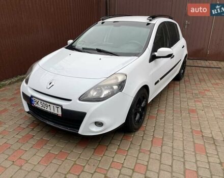 Белый Рено Клио, объемом двигателя 1.5 л и пробегом 234 тыс. км за 5000 $, фото 7 на Automoto.ua