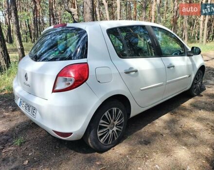 Белый Рено Клио, объемом двигателя 1.5 л и пробегом 226 тыс. км за 5300 $, фото 8 на Automoto.ua