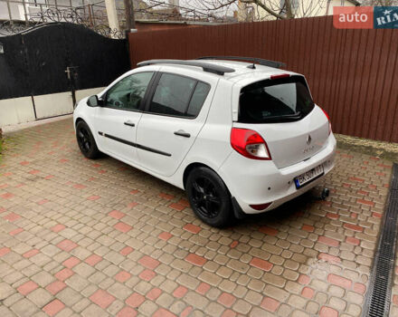 Белый Рено Клио, объемом двигателя 1.5 л и пробегом 234 тыс. км за 5000 $, фото 3 на Automoto.ua