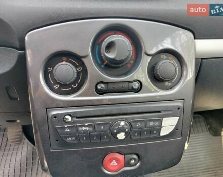 Белый Рено Клио, объемом двигателя 1.5 л и пробегом 226 тыс. км за 5300 $, фото 5 на Automoto.ua