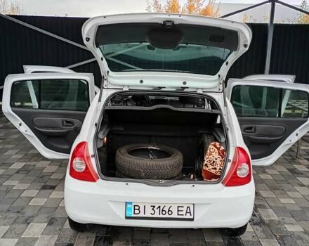 Білий Рено Кліо, об'ємом двигуна 1.2 л та пробігом 176 тис. км за 4300 $, фото 5 на Automoto.ua