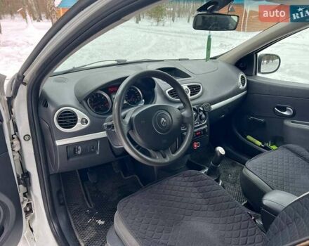 Білий Рено Кліо, об'ємом двигуна 1.15 л та пробігом 250 тис. км за 3650 $, фото 2 на Automoto.ua