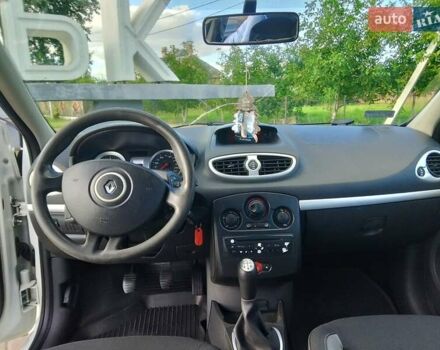 Білий Рено Кліо, об'ємом двигуна 1.46 л та пробігом 265 тис. км за 5555 $, фото 1 на Automoto.ua