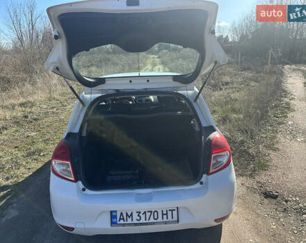 Білий Рено Кліо, об'ємом двигуна 1.46 л та пробігом 269 тис. км за 5500 $, фото 4 на Automoto.ua