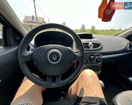Білий Рено Кліо, об'ємом двигуна 1.46 л та пробігом 135 тис. км за 5000 $, фото 7 на Automoto.ua