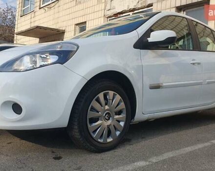 Білий Рено Кліо, об'ємом двигуна 1.46 л та пробігом 200 тис. км за 4400 $, фото 4 на Automoto.ua