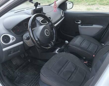 Білий Рено Кліо, об'ємом двигуна 1.46 л та пробігом 266 тис. км за 5450 $, фото 8 на Automoto.ua