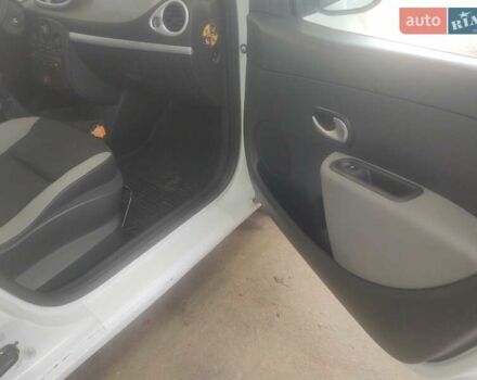 Білий Рено Кліо, об'ємом двигуна 1.46 л та пробігом 215 тис. км за 4950 $, фото 28 на Automoto.ua