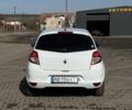 Белый Рено Клио, объемом двигателя 1.1 л и пробегом 244 тыс. км за 6100 $, фото 3 на Automoto.ua