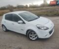 Рено Клио 2012 в Дубно на Automoto.ua Белый Рено Клио, объемом двигателя 1.46 л и пробегом 215 тыс. км за 4999 $, фото 2 на Automoto.ua