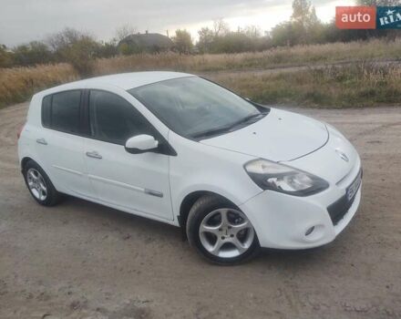 Білий Рено Кліо, об'ємом двигуна 1.46 л та пробігом 215 тис. км за 4950 $, фото 2 на Automoto.ua