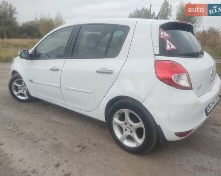 Білий Рено Кліо, об'ємом двигуна 1.46 л та пробігом 215 тис. км за 4950 $, фото 11 на Automoto.ua