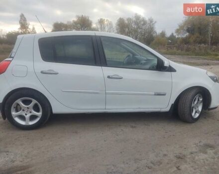 Рено Клио 2012 в Дубно на Automoto.ua Белый Рено Клио, объемом двигателя 1.46 л и пробегом 215 тыс. км за 4999 $, фото 8 на Automoto.ua