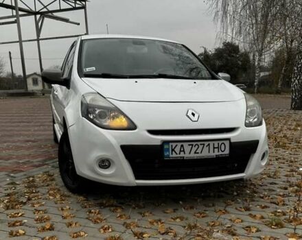 Белый Рено Клио, объемом двигателя 1.6 л и пробегом 140 тыс. км за 5500 $, фото 3 на Automoto.ua