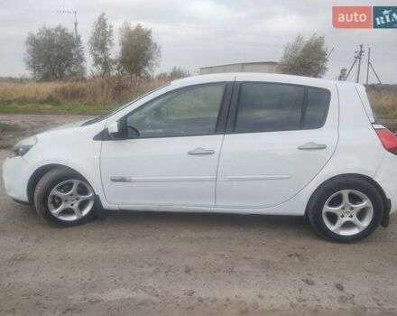 Рено Клио 2012 в Дубно на Automoto.ua Белый Рено Клио, объемом двигателя 1.46 л и пробегом 215 тыс. км за 4999 $, фото 10 на Automoto.ua