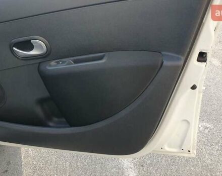 Білий Рено Кліо, об'ємом двигуна 1.46 л та пробігом 200 тис. км за 4400 $, фото 11 на Automoto.ua