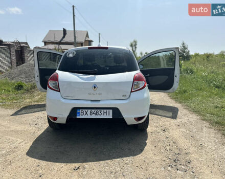 Білий Рено Кліо, об'ємом двигуна 1.46 л та пробігом 135 тис. км за 5000 $, фото 4 на Automoto.ua