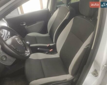 Білий Рено Кліо, об'ємом двигуна 1.46 л та пробігом 215 тис. км за 4950 $, фото 21 на Automoto.ua