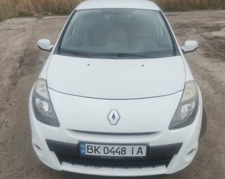 Рено Клио 2012 в Дубно на Automoto.ua Белый Рено Клио, объемом двигателя 1.46 л и пробегом 215 тыс. км за 4999 $, фото 5 на Automoto.ua