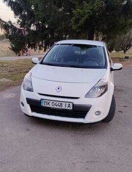 Белый Рено Клио, объемом двигателя 1.46 л и пробегом 225 тыс. км за 4600 $, фото 1 на Automoto.ua
