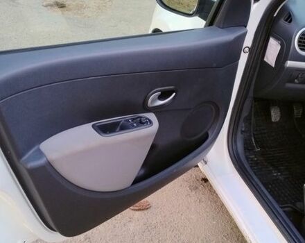 Белый Рено Клио, объемом двигателя 1.46 л и пробегом 225 тыс. км за 4600 $, фото 22 на Automoto.ua