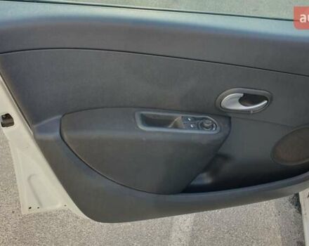 Белый Рено Клио, объемом двигателя 1.46 л и пробегом 200 тыс. км за 4600 $, фото 15 на Automoto.ua