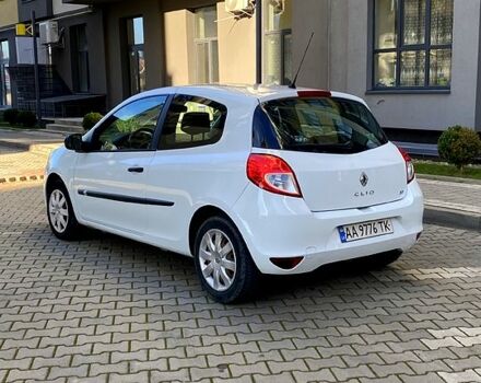 Белый Рено Клио, объемом двигателя 1.5 л и пробегом 212 тыс. км за 4600 $, фото 4 на Automoto.ua