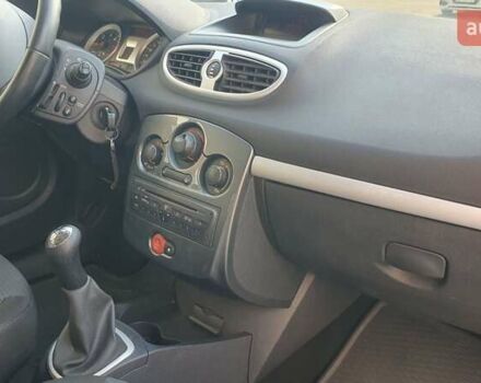 Белый Рено Клио, объемом двигателя 1.46 л и пробегом 200 тыс. км за 4600 $, фото 12 на Automoto.ua