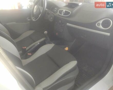 Білий Рено Кліо, об'ємом двигуна 1.46 л та пробігом 215 тис. км за 4950 $, фото 27 на Automoto.ua